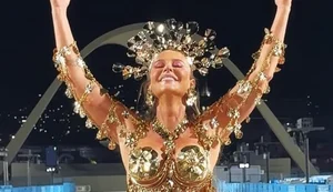 Paolla Oliveira retorna à Grande Rio e é aclamada pelo público