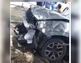 Acidente entre três veículos deixa quatro feridos em avenida de Maceió