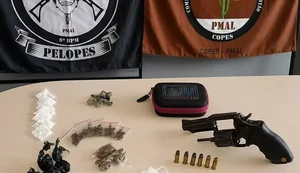 Denúncia de tráfico termina com três presos e apreensão de drogas e arma em Delmiro Gouveia