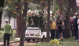 'O céu está maravilhoso hoje', diz marido de Angela Maria no velório da cantora