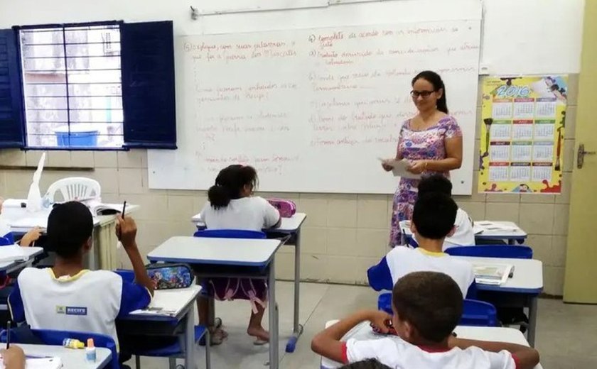 Isenção do IR duplica número de professores da educação básica que não pagarão imposto em Alagoas