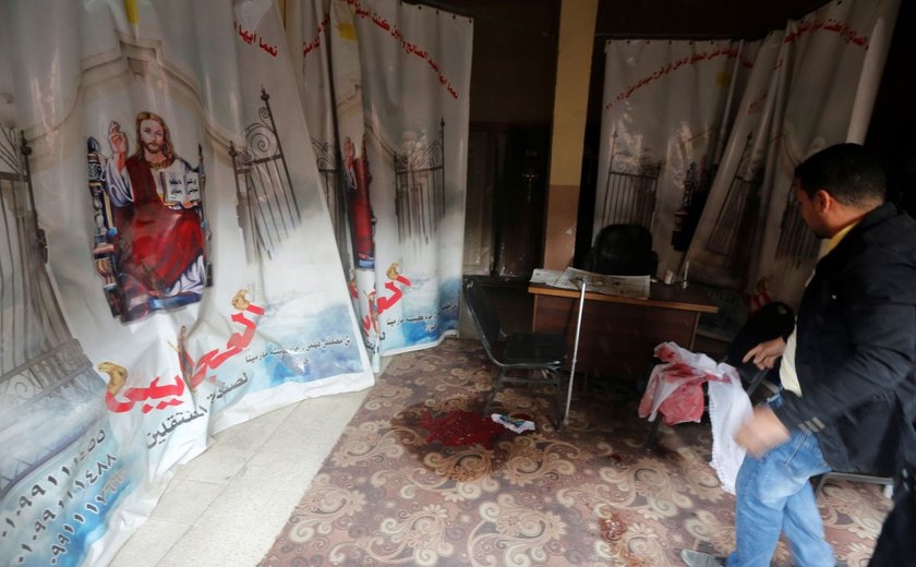 Atirador deixa mortos e feridos em igreja no Egito