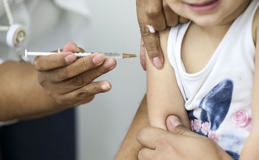 Alagoas e mais 13 estados batem meta de vacinação contra o sarampo