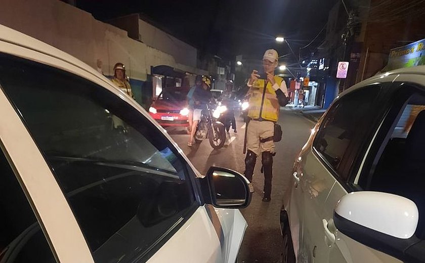 Motorista com sinais de embriaguez ao volante é detido após provocar acidente de trânsito