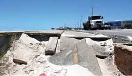 Mar avança em trechos da orla e chama atenção em Maceió