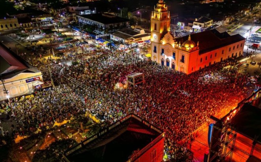 Prefeitos investem em shows milionários como estratégia eleitoral