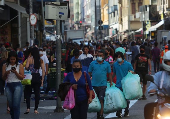 População do Brasil passa de 211,7 milhões de habitantes, estima IBGE