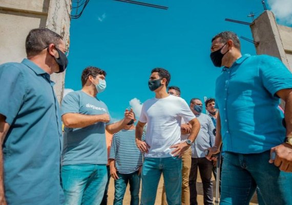 Representantes públicos visitam o Benedito Bentes e garantem retomada de obras