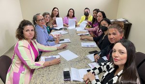 Comissão da Mulher na ALE recebe Carta Pública pelo fim da violência contra as mulheres e apresenta leis aprovadas na Casa