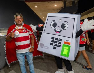 TRE/AL leva “Rolê da Pilili” ao estádio Rei Pelé e orienta torcedores para as Eleições 2026