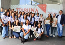 Estudantes de Chã Preta visitam redação da Tribuna e vivenciam na prática o processo jornalístico