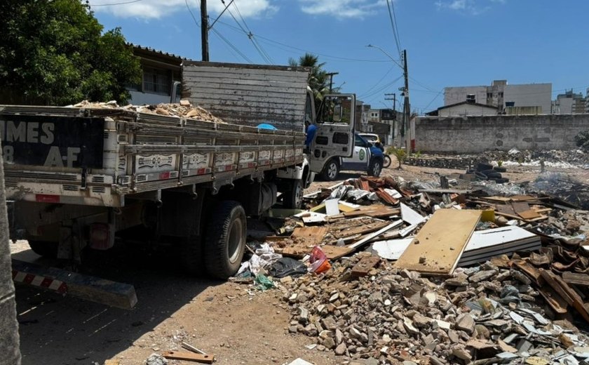 Operação Cidade Limpa coíbe descarte irregular de entulhos no Prado