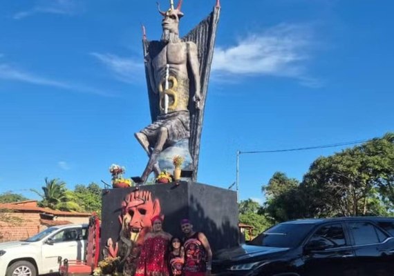 Quem é a feiticeira que ergueu estátua de 11 metros ao Diabo