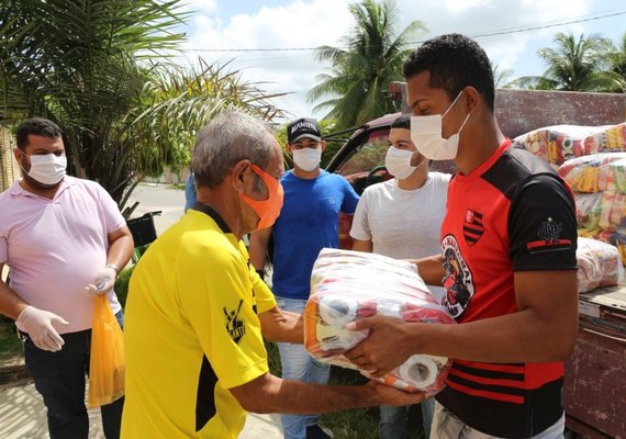Prefeitura auxilia mais de 600 ambulantes, cozinheiras e garçons após medidas restritivas
