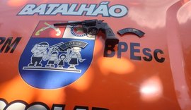 Polícia Militar apreende revólver e recupera materiais roubados em Maceió