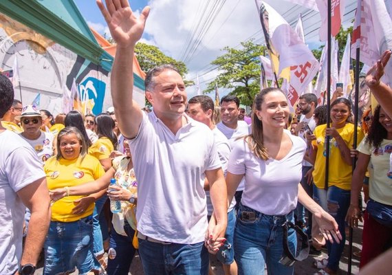 Em caminhada com mais de 3 mil mulheres, Renan Filho defende políticas públicas para as alagoanas