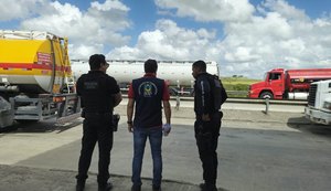 PC atua em operação integrada para fiscalizar caminhões-tanque em Alagoas
