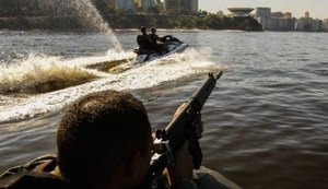 Policiais 'pegam carona' em jet ski para prender suspeito de tráfico
