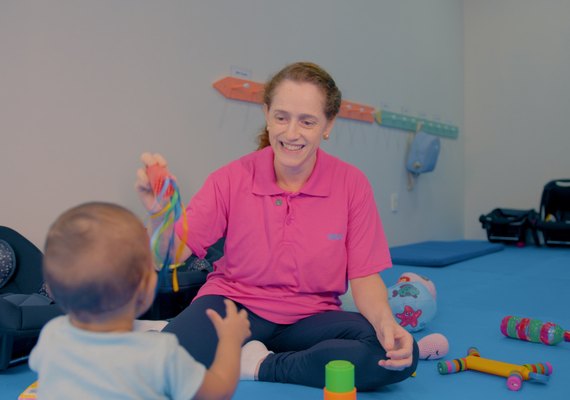 Educadora mineira supera dores e desafios e recomeça vida na creche na Ponta da Terra