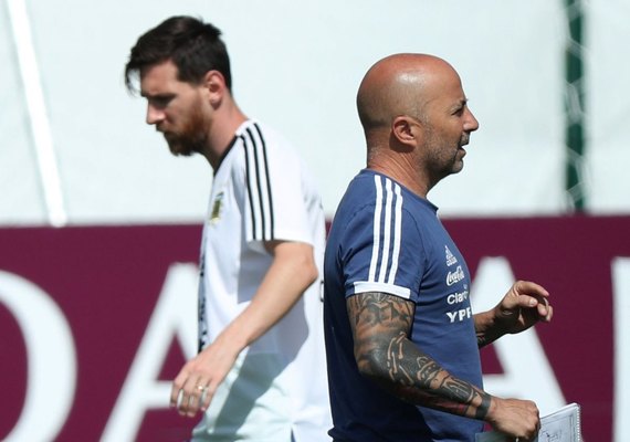 Jornalista revela em livro motim da seleção argentina contra Sampaoli na Copa