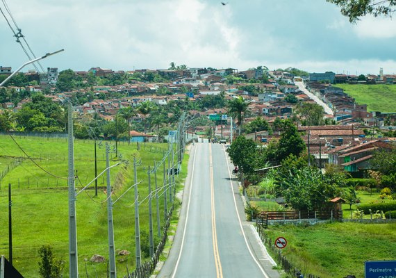 Com investimento de R$ 17,5 milhões, Paulo Dantas entrega restauração da rodovia AL-470, em Chã Preta