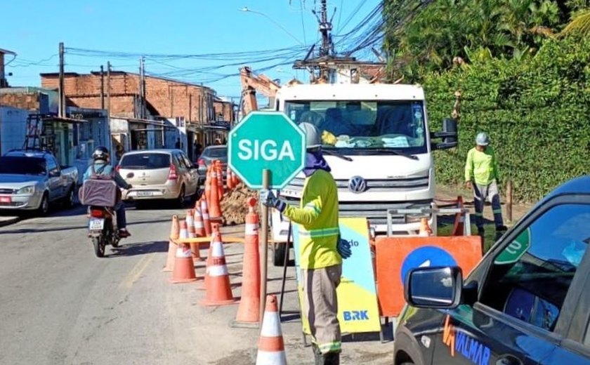 Intervenção emergencial: BRK realiza reparo de vazamento de grande porte no Feitosa