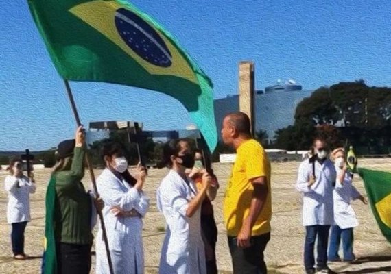 Em protesto, apoiadores de Bolsonaro atacam profissionais de saúde; confira o vídeo