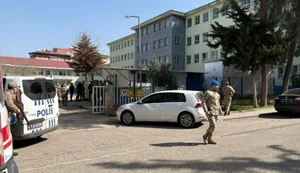 Cerca de 16 pessoas ficaram feridas após homem armado invadir escola de ensino médio na Turquia