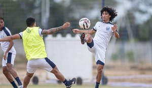 CSA inicia pré-temporada com bola no CT Gustavo Paiva