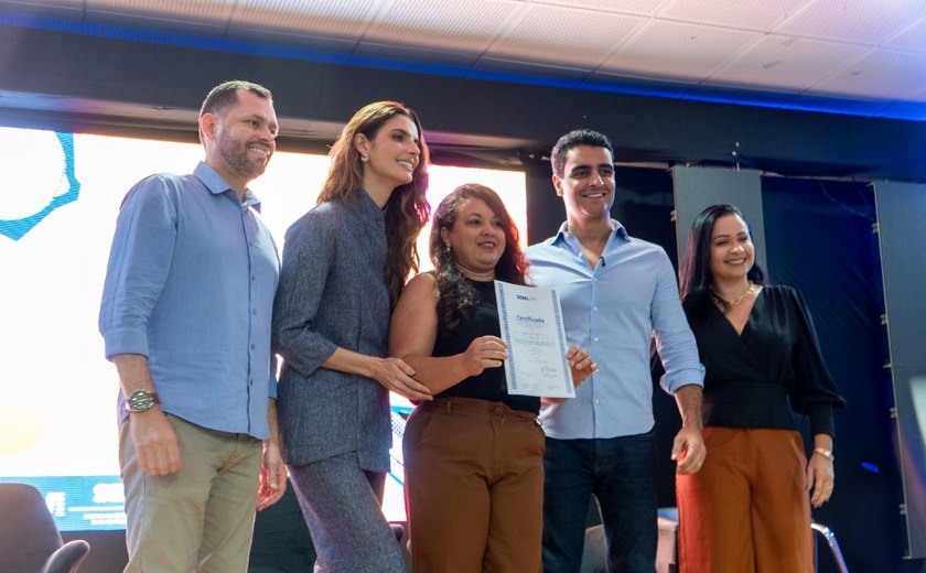 Emprega Jovem realiza formatura de 285 alunos no Senai Poço
