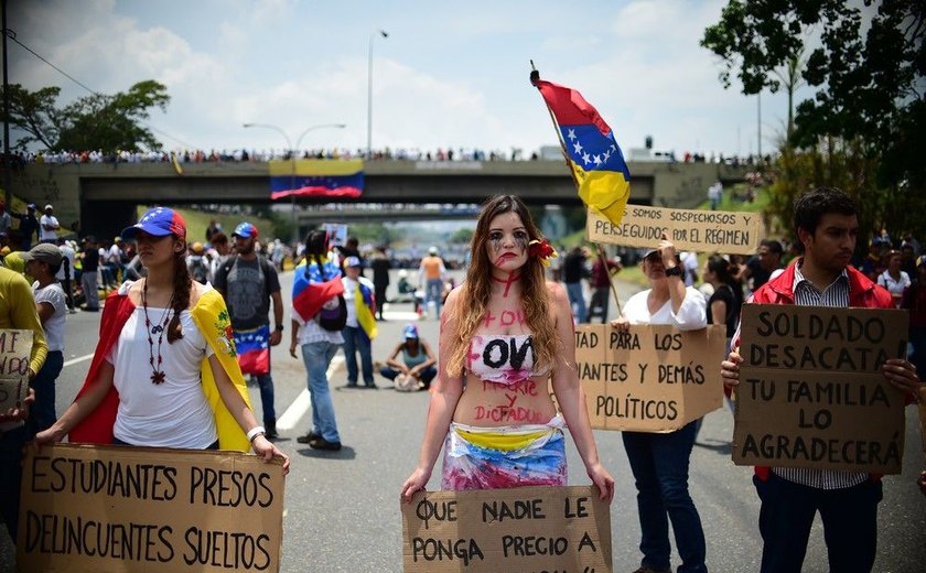 Oposição na Venezuela ocupa avenidas em protesto contra Nicolás Maduro