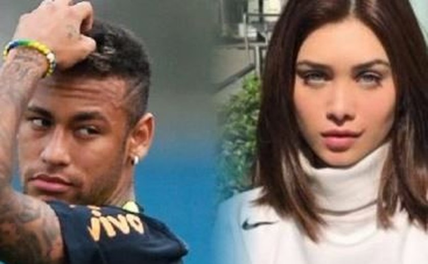 Neymar sai de festa acompanhado da ex de Biel, Flávia Pavanelli