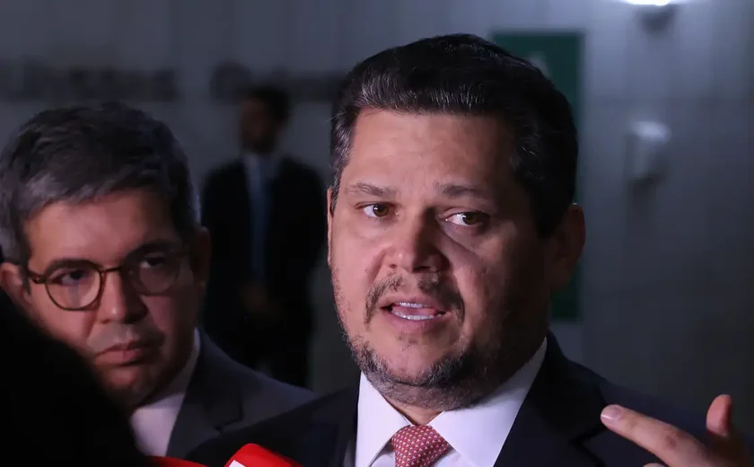 Davi Alcolumbre envia PEC do fim da escala 6x1 para CCJ do Senado
