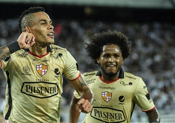 Botafogo perde e complica situação na Libertadores