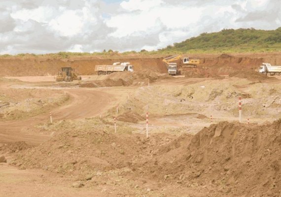 Implantação: obras seguem avançando com pre-stripping do Projeto Serrote