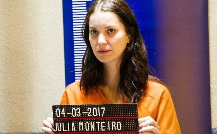 Novela 'Rock Story': Júlia se justifica para Gui após ser presa. 'Cansada'