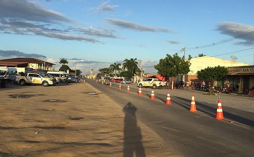 Ação em conjunto prende uma pessoa e recolhe 16 veículos no interior de Alagoas
