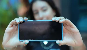 Uso de internet por adolescentes nas escolas cai de 51% para 37%