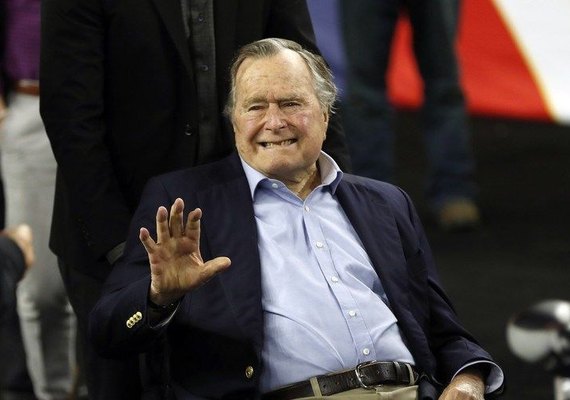 Atriz afirma que foi assediada pelo ex-presidente dos EUA George Bush