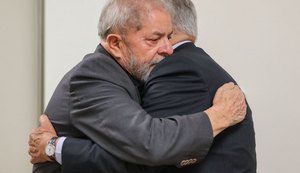 Lula recebe visita de FHC em hospital onde está Marisa Letícia