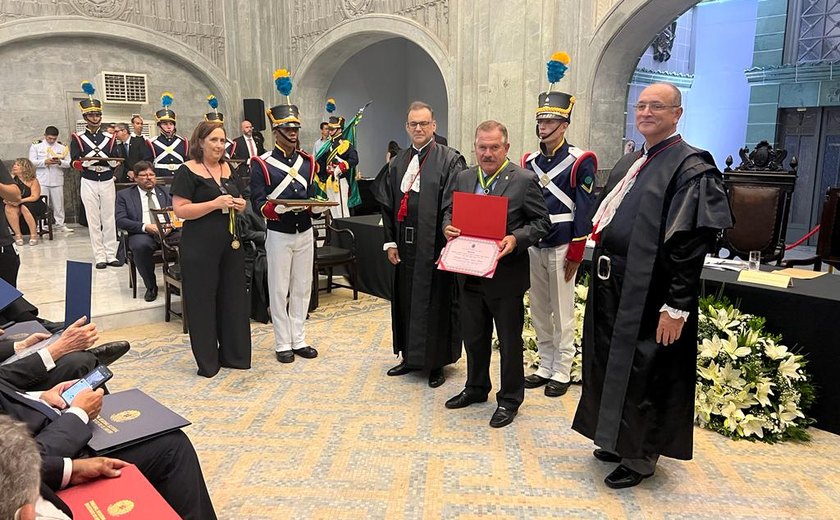 Ministro Humberto Martins recebe medalha do Mérito da Justiça Eleitoral do Rio de Janeiro