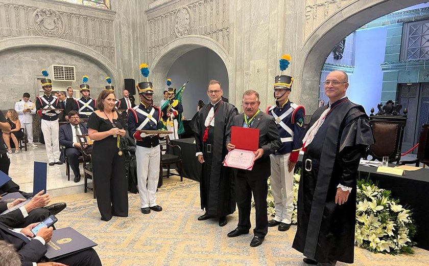 Ministro Humberto Martins recebe medalha do Mérito da Justiça Eleitoral do Rio de Janeiro