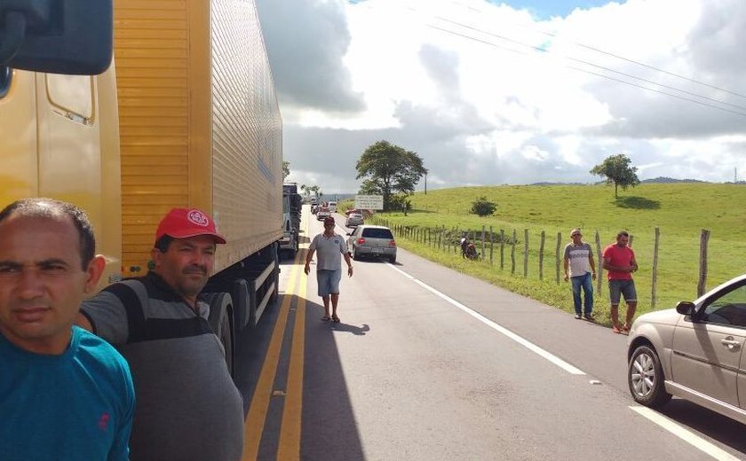 Protesto de caminhoneiros também para rodovias AL-220 e 110 em Arapiraca