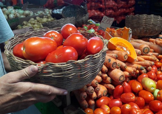 Mercados e feiras funcionam em horário especial no feriadão