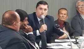 Vereador cobra conclusão de obras em Arapiraca