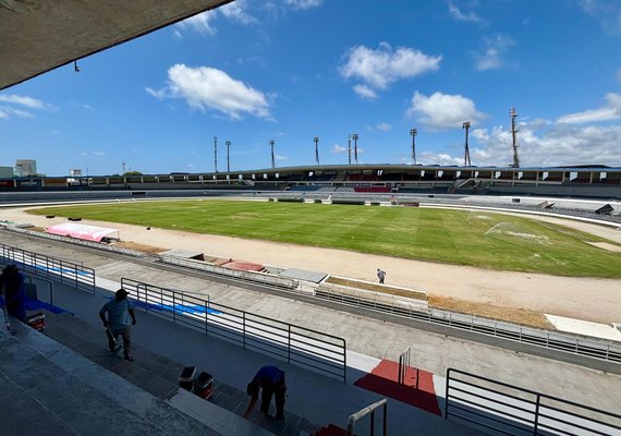 Gramado do Estádio Rei Pelé passa por tratamento e estará pronto dia 11