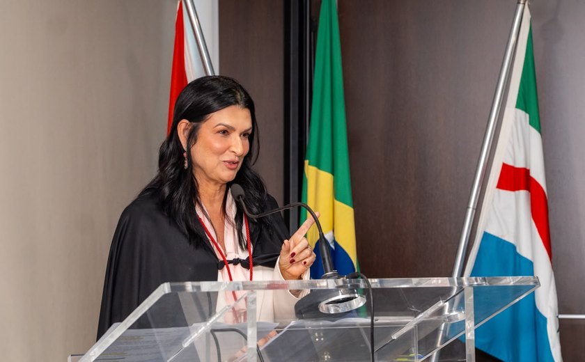Juíza Adriana Carla Feitosa toma posse como desembargadora eleitoral do TRE/AL