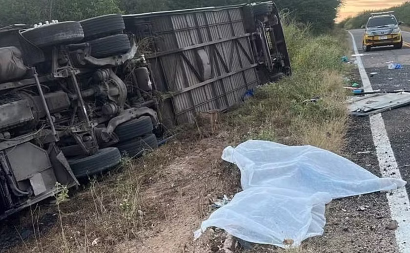 Sete atletas de time de basquete morrem em acidente de ônibus no Ceará