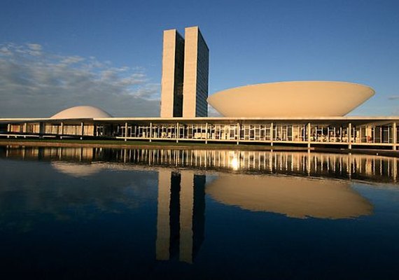 Em jantar, governo quer garantir que base esteja em Brasília para votar PEC