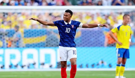 Mbappé faz dois gols, França vence a Suécia e avança para as oitavas de final